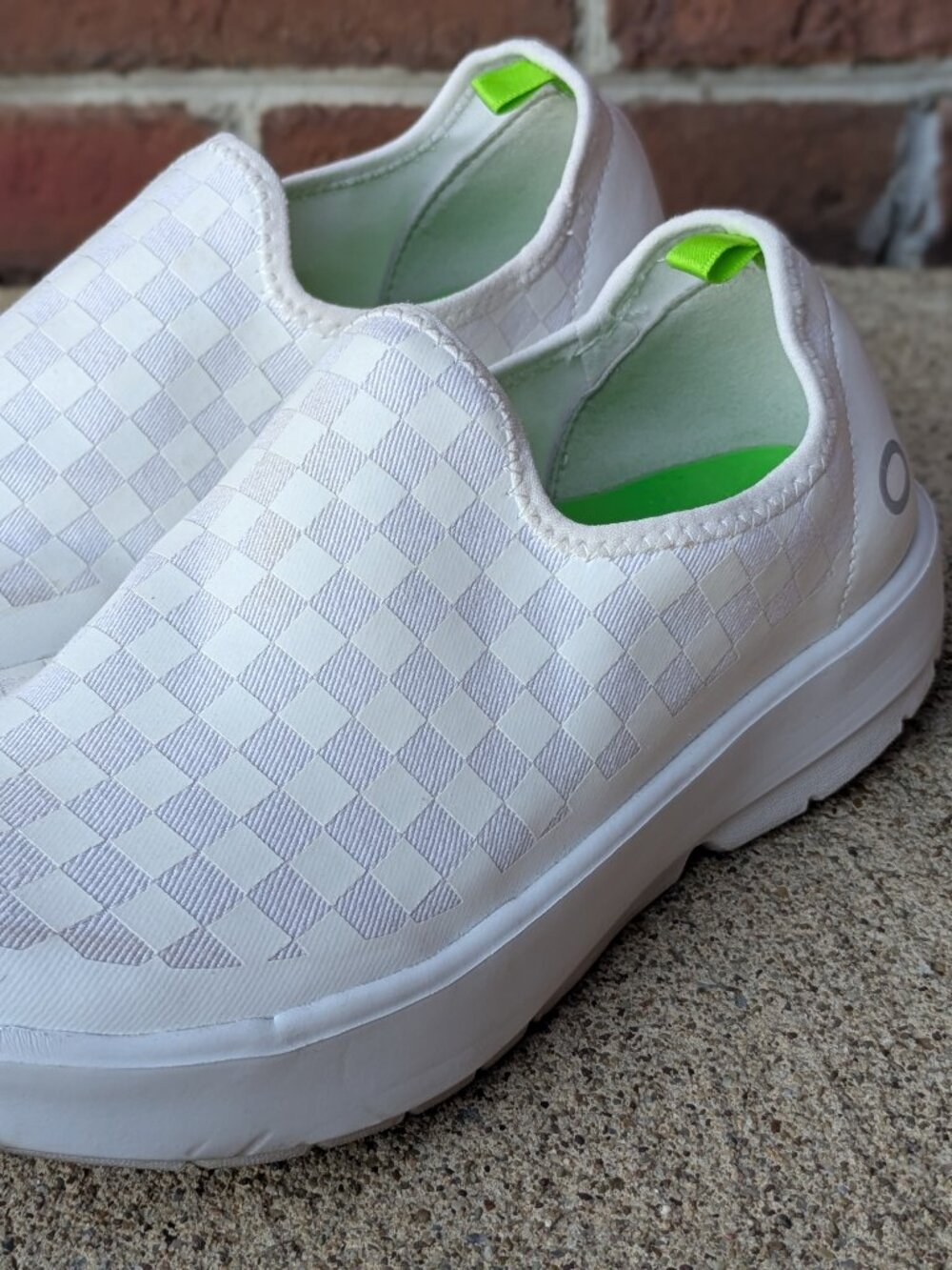 Oofos Oomg EeZee Low Slip-Ons (women's 9)